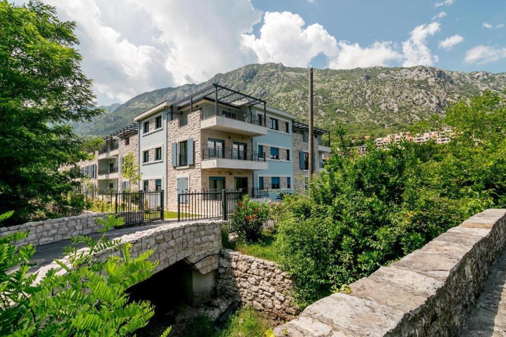 Green Bay Apartments Morinj Kotor Exteriör bild