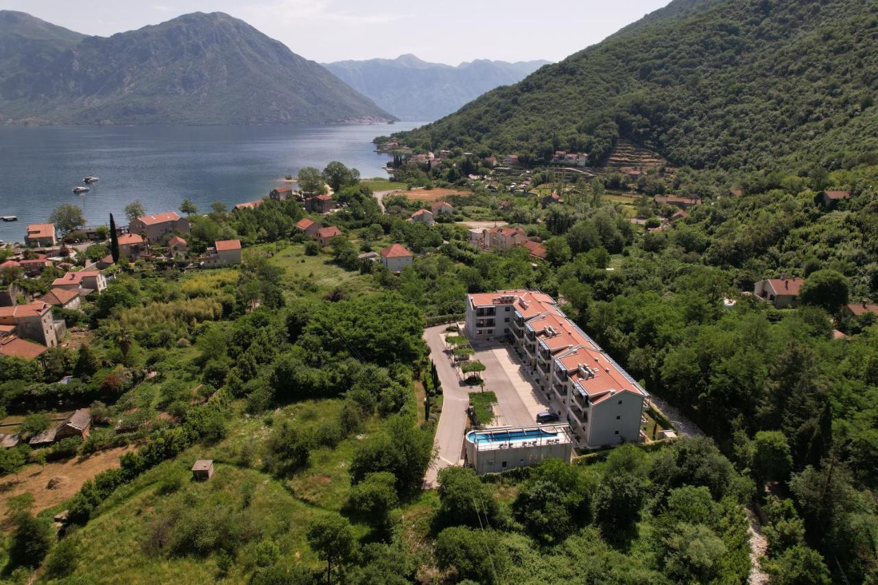 Green Bay Apartments Morinj Kotor Exteriör bild