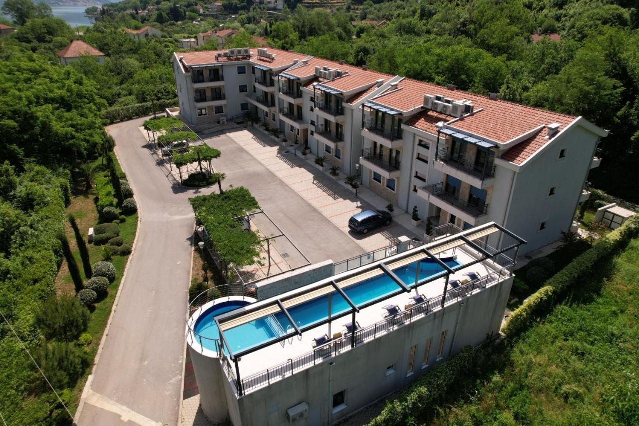 Green Bay Apartments Morinj Kotor Exteriör bild