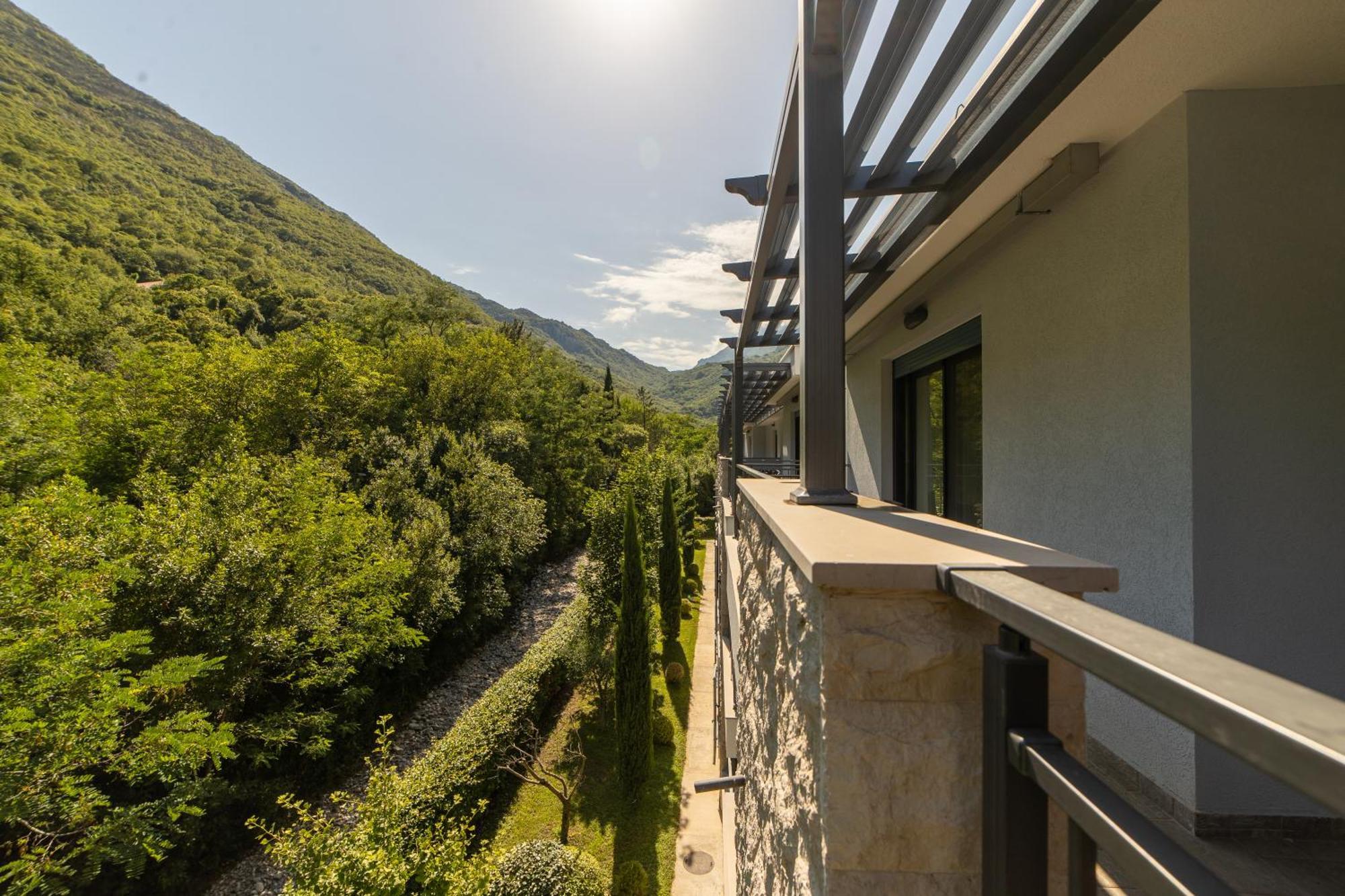 Green Bay Apartments Morinj Kotor Exteriör bild