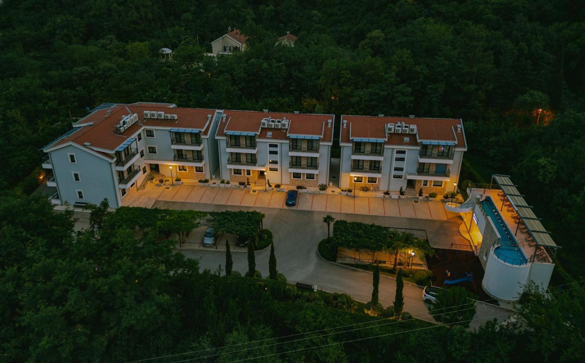 Green Bay Apartments Morinj Kotor Exteriör bild